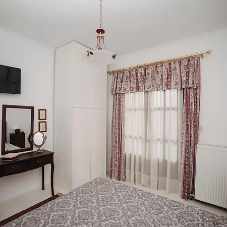 Mythic House * Λεπτοκαρυά