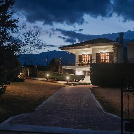 Mythic House Λεπτοκαρυά