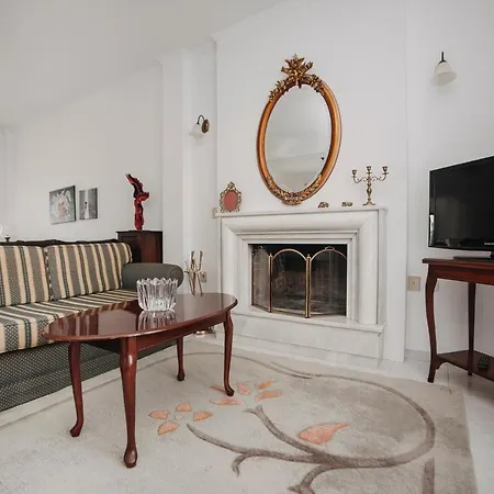 Βίλα Mythic House *