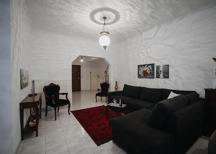 Mythic House Leptokaryá