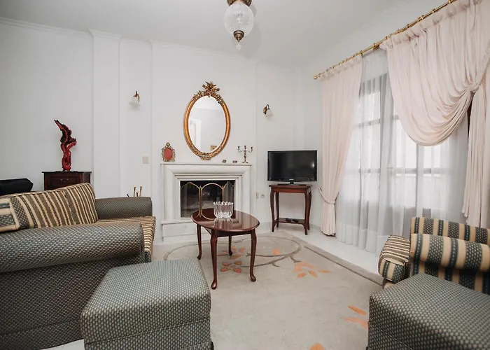 Mythic House Leptokaryá