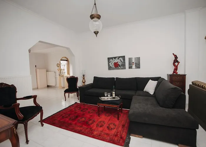 Villa Mythic House *