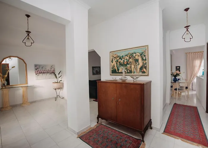 Mythic House Leptokaryá